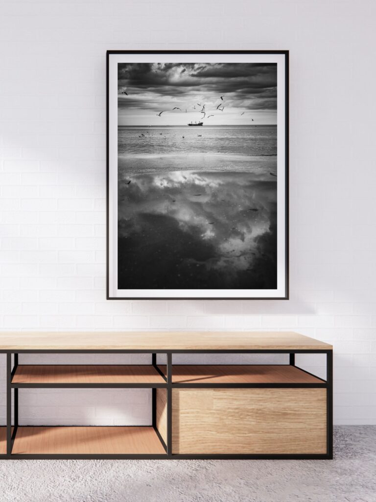 Czarno-biała fotografia statku pirackiego