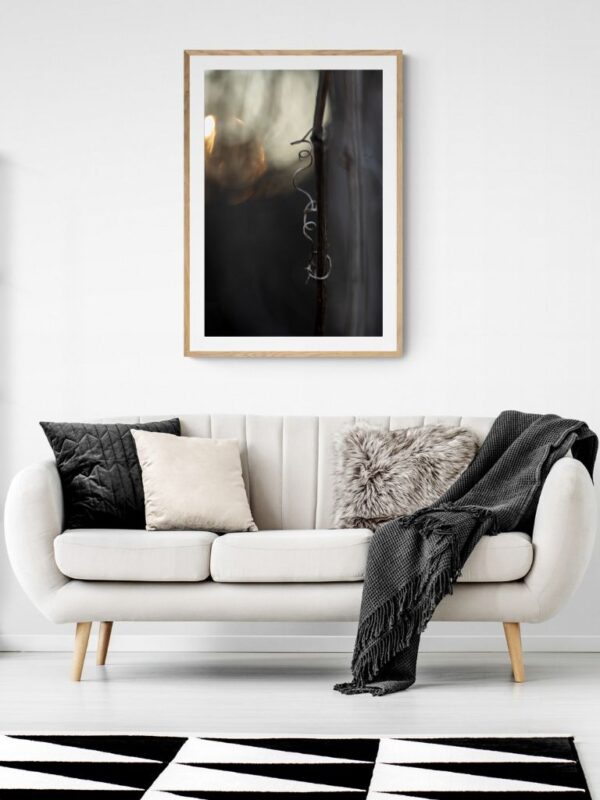 lekki uścisk nadziei - kolekcjonerska limitowana edycja fotografii Joanny Musiał-Janickiej - prezentacja nad sofą