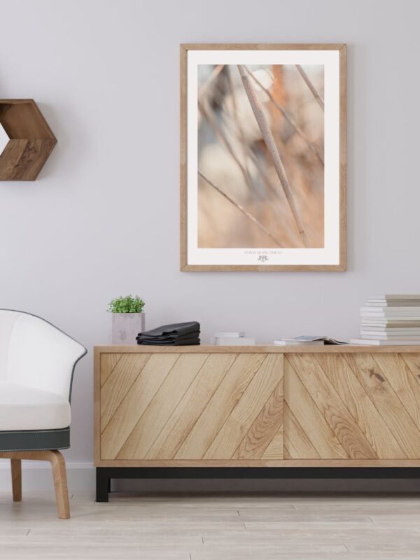 Fine Art Photography - Joanna Musiał-Janicka, musialjanicka.art, Lniany powiew nadziei Spokojna fotografia kwiatowa autorstwa Joanny Musiał-Janickiej - idealna do luksusowych domów, biur i przestrzeni medytacyjnych.