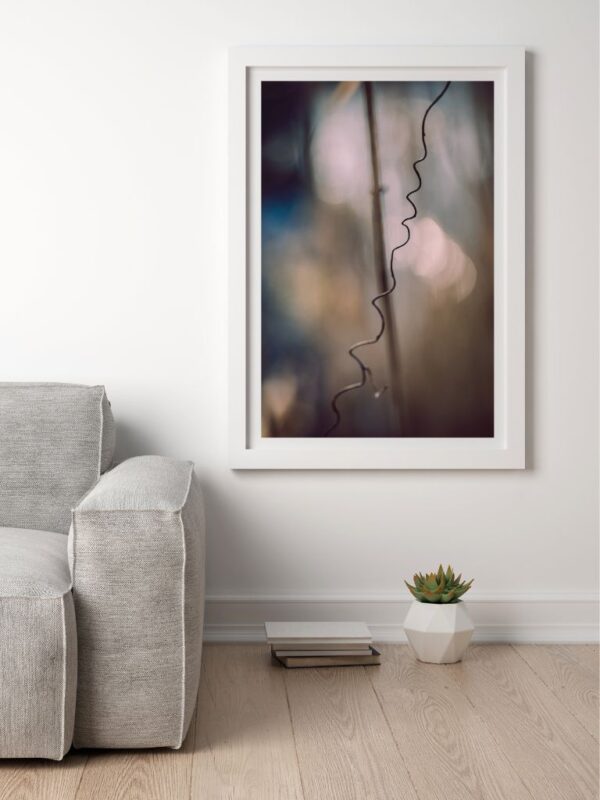 Navy Glow of Hope - prezentacja w nowoczesnym salonie