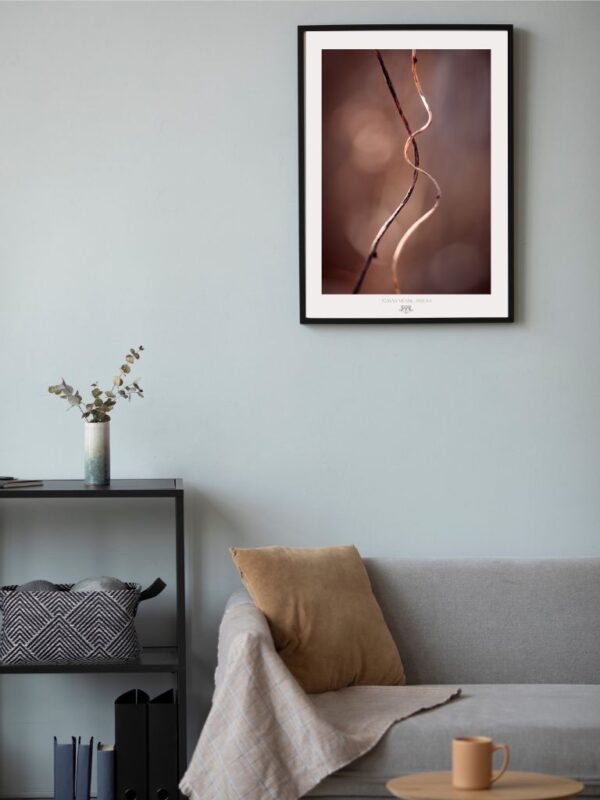 Spokojna grafika kwiatowa autorstwa Joanny Musiał-Janickiej - uspokajająca grafika ścienna do wnętrz minimalistycznych, Japandi i organicznych.