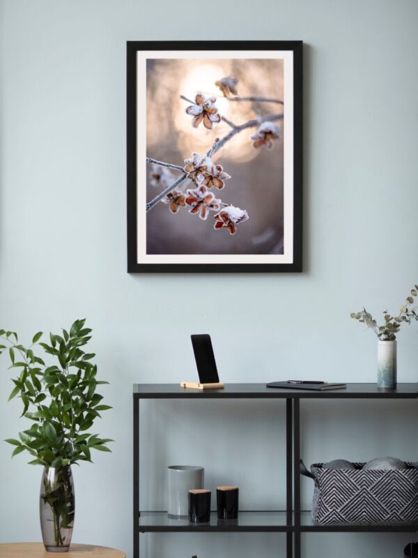 Płótno w stylu Japandi w odcieniach beżu i brązu do spokojnych wnętrz