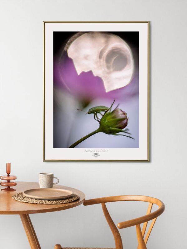 Obfitość chwili - Fine Art Photography - Joanna Musiał-Janicka, musialjanicka.art (5) “Plakat ”Abundance of a Moment" w delikatnych odcieniach, minimalistyczny i zrównoważony, wnoszący spokój i subtelną elegancję do każdej przestrzeni życiowej.