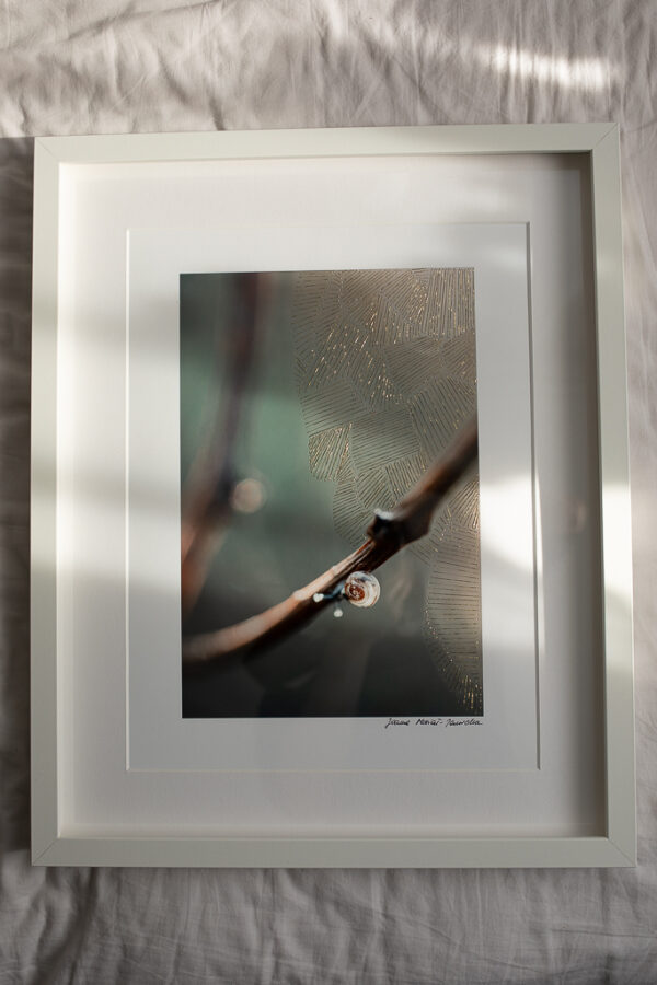 Unikalne kolekcjonerskie dzieło sztuki łączące fotografię artystyczną i ręczny haft, podpisane przez artystę i stworzone jako jedyne w swoim rodzaju.