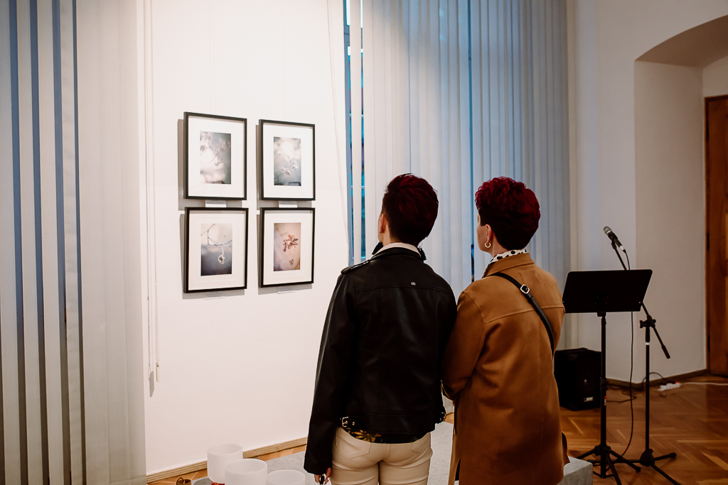 fine art photograph from the “Embroidered Light” project by Joanna Musiał-Janicka with hand-embroidered shimmering thread highlighting light